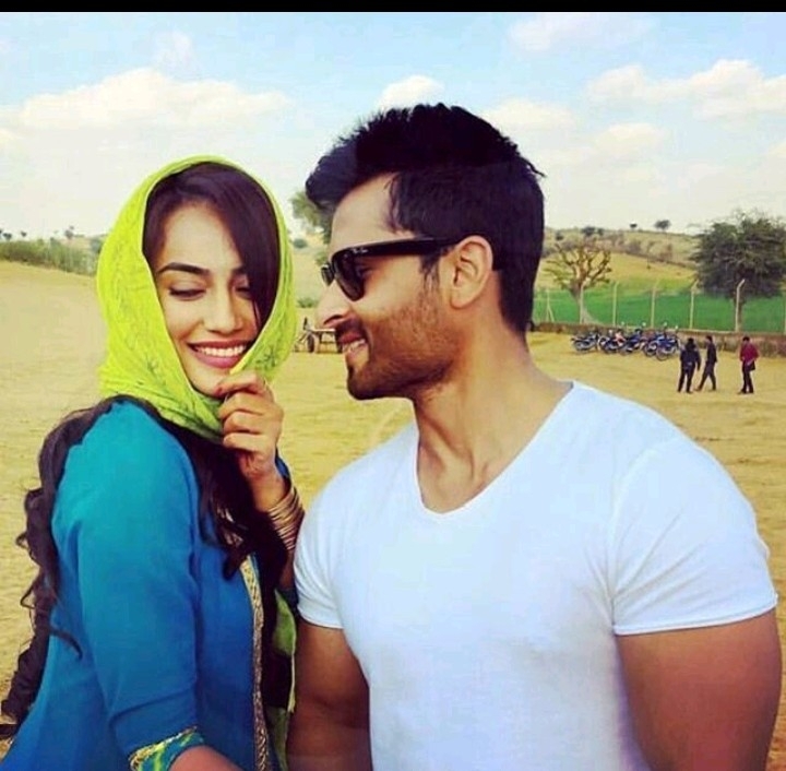koi layt k aaya hai!!!!!!