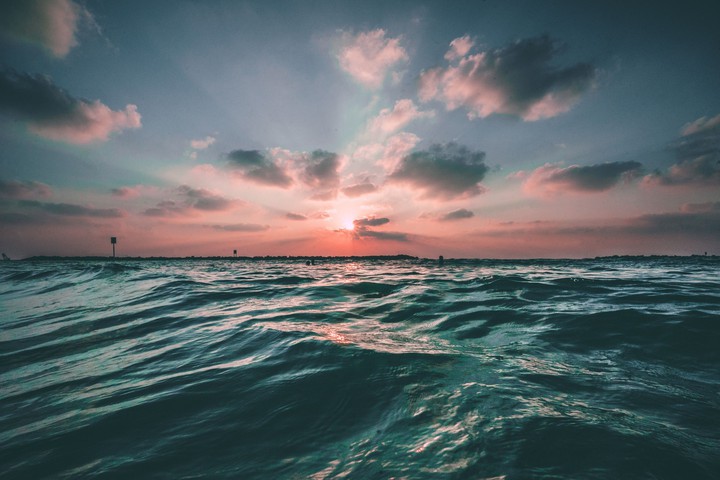 Oceanic waves