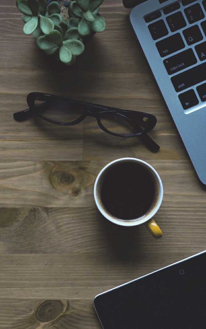 Laptop cup glass