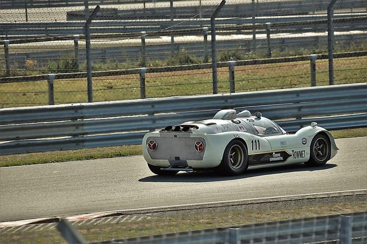 500 Ferrari contre le cancer