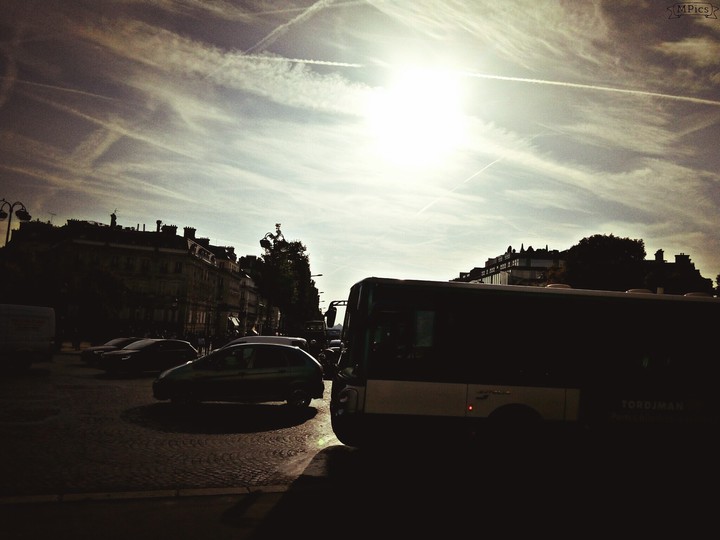 Un jour sur la place Charles de Gaule