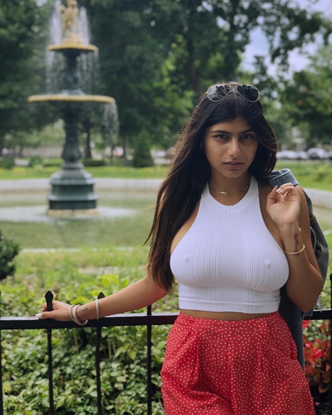 Cute Star Mia Khalifa