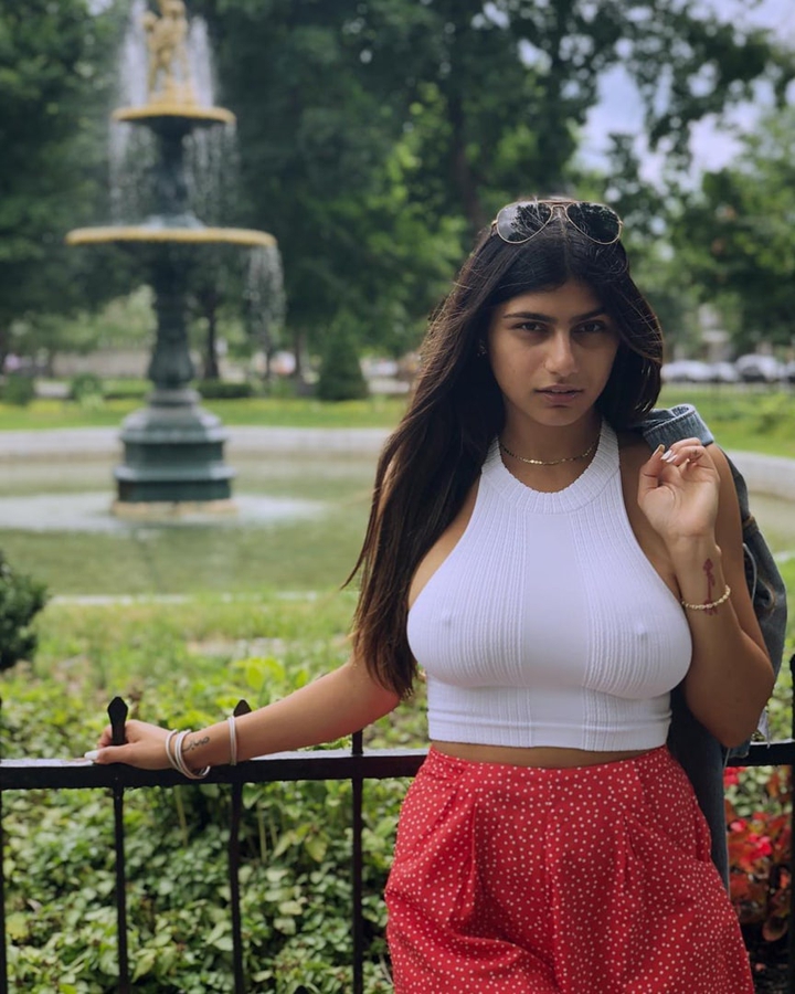 Cute Star Mia Khalifa