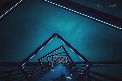 н