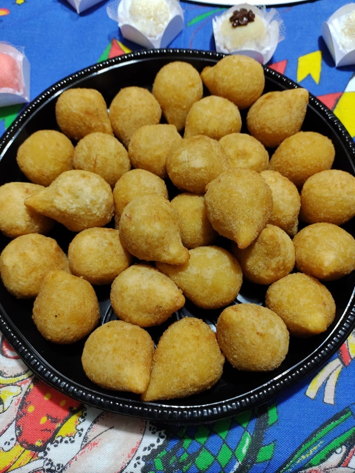 Coxinhas para todos vocês amigos.