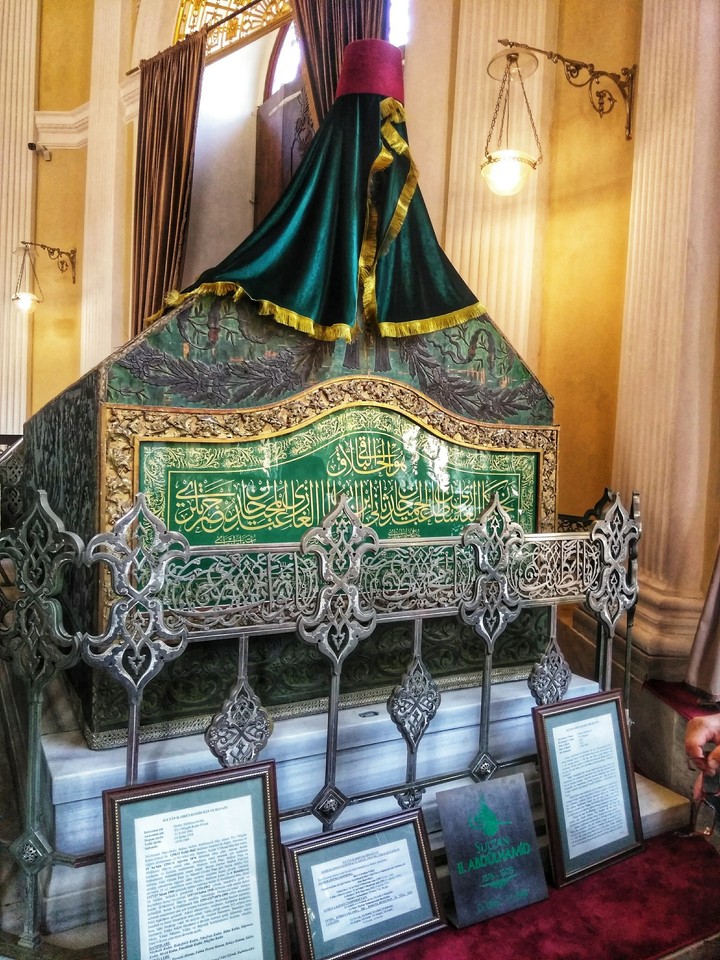 Abdülhamid Han... Rahmet ve dua ile...