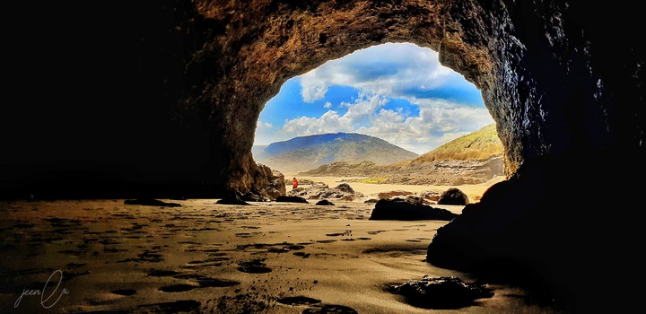 Cave at Auckland Beach