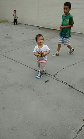 Gabriel jugando