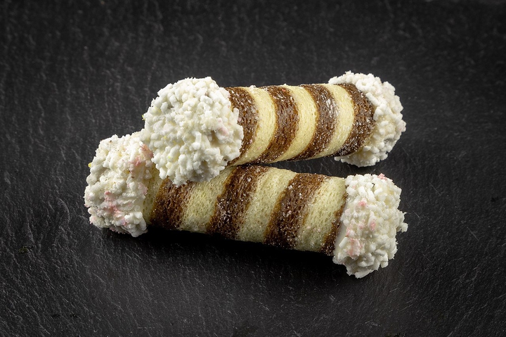 Turkish pastry with cream filling