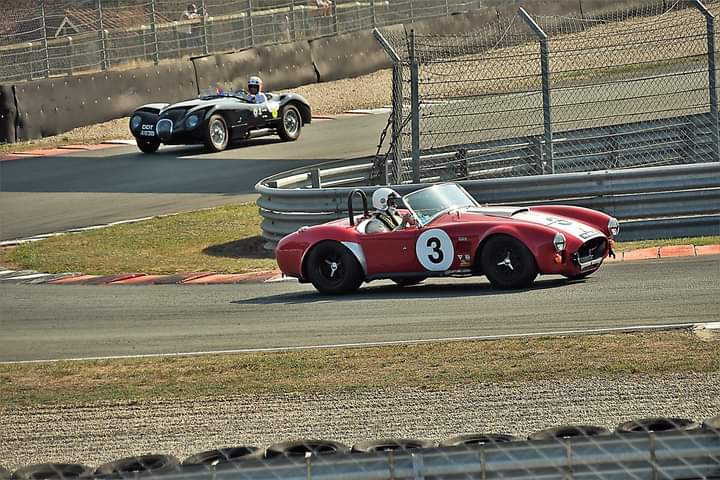 500 Ferrari contre le cancer