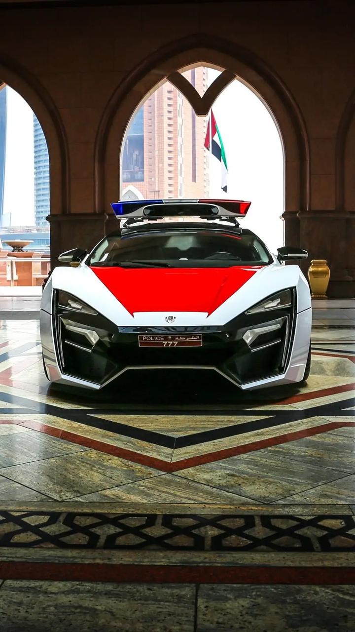 Dubai Police Are Just Incredible ( Lykan Hyper Sport )