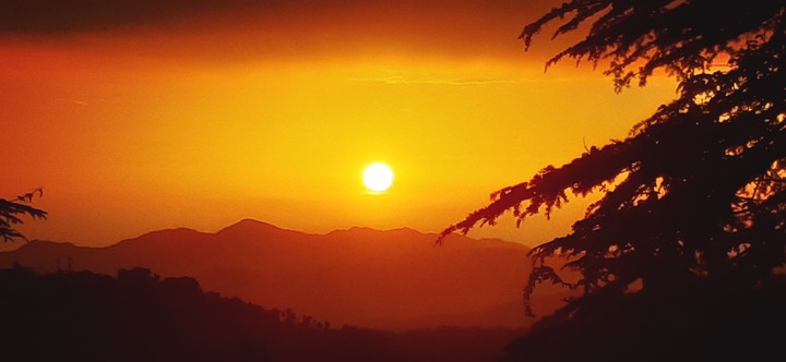 THE IMPACT OF ORANGE COLOUR IN THE SKY