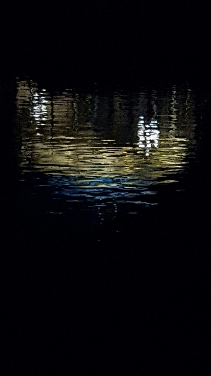 riflessi sull'acqua