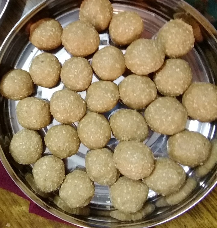 home made sesame seeds laddu