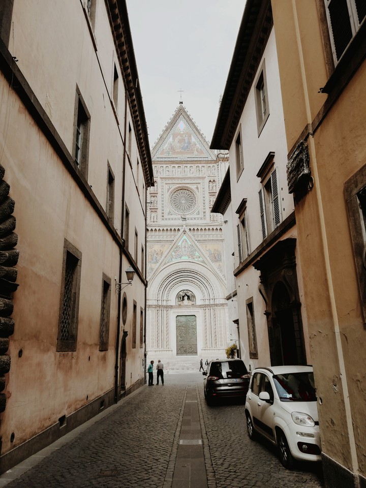 In terracotta alleys.