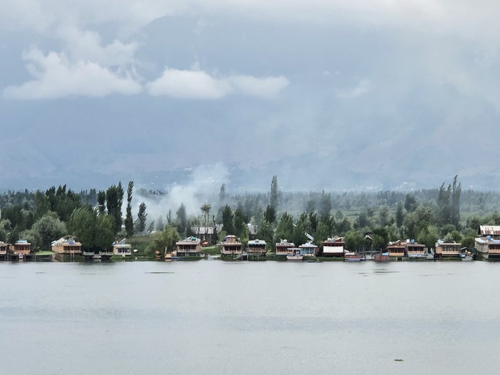 dal lake at srinagar