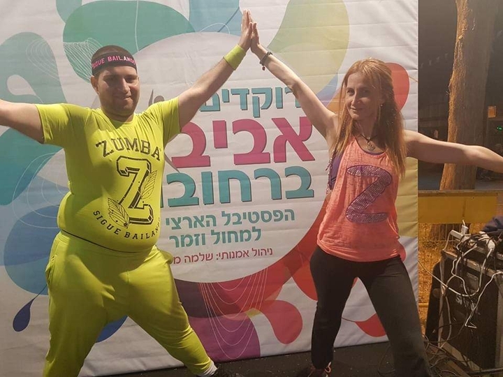 רוקדים אביב ברחובות