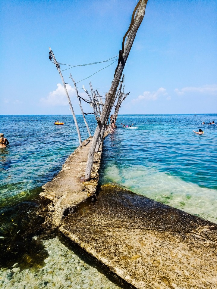 причал на море