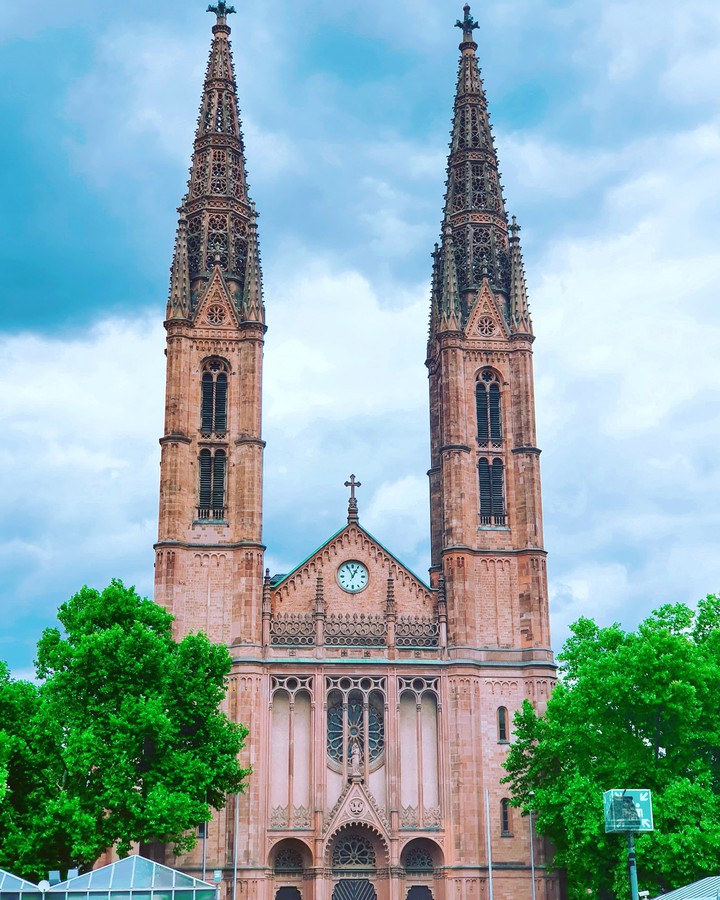 ⛪