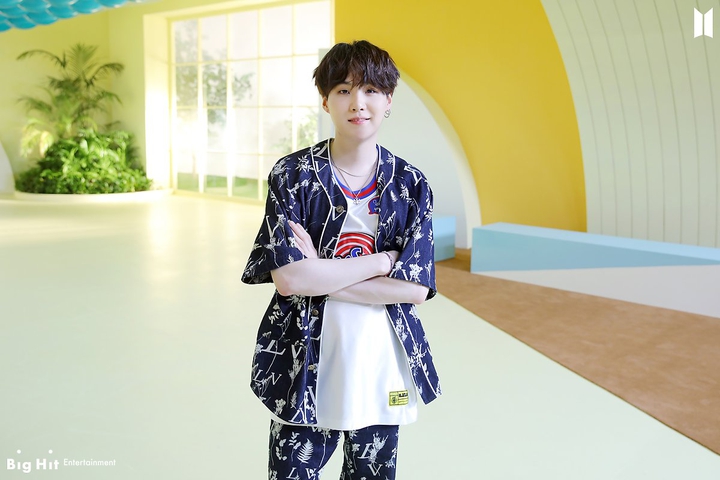 SUGA - DYNAMITE