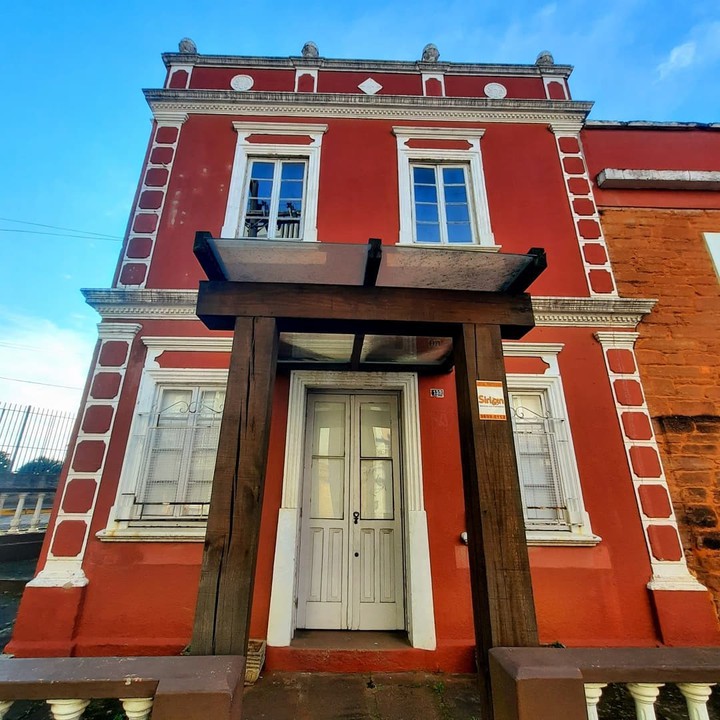 Architectural style... History.