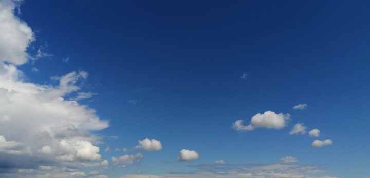 Blue_sky_cloud