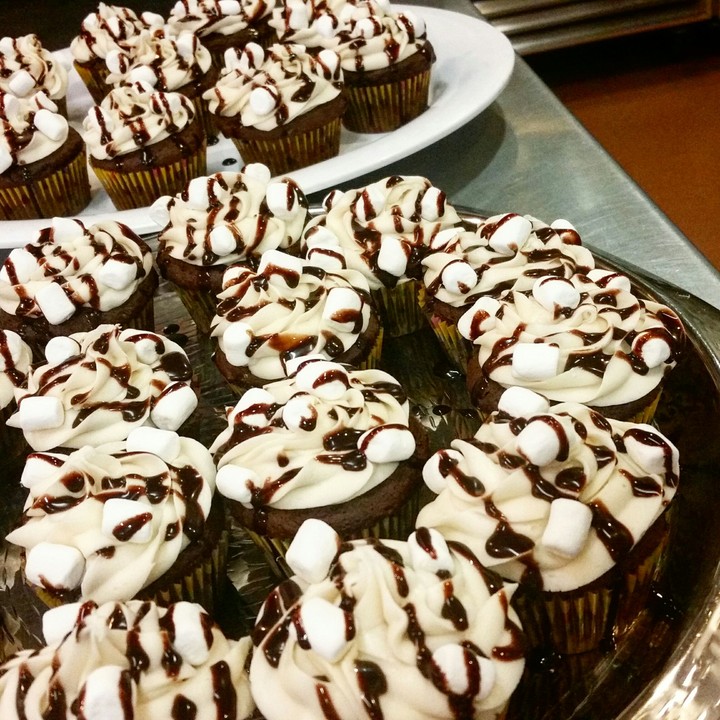hot chocolate cupcakes with marshmallow buttercream