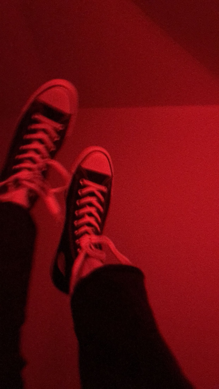 Red converse.