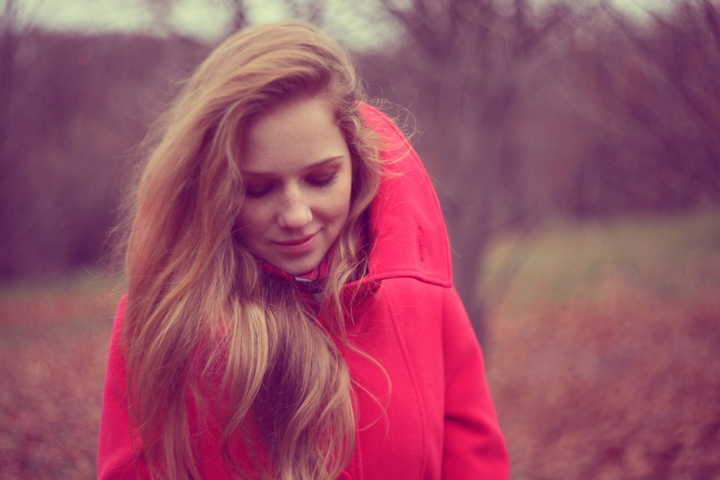 ‏هناك جملة أجنبية راقية تقول:

"Don’t make yourself too avai