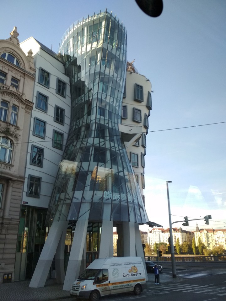 Танцующий дом , Прага