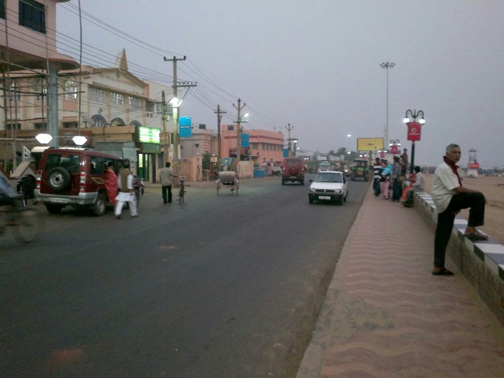 A view of the Road...adjacent to the Sea Beach!