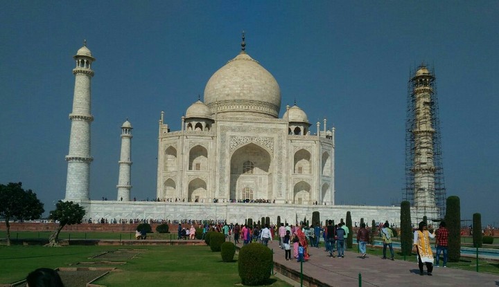 an beautiful monument