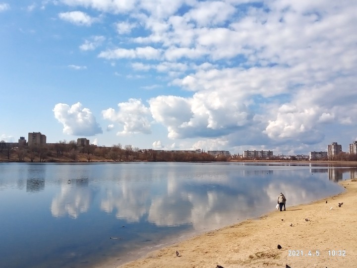 Отражение облаков,вода,весна,пляж