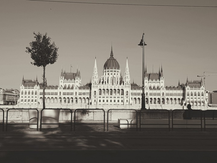 parlament (HUN).