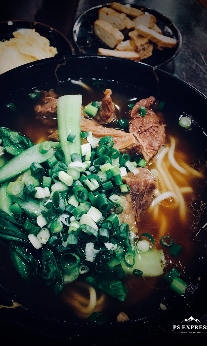 暗黑牛肉麵