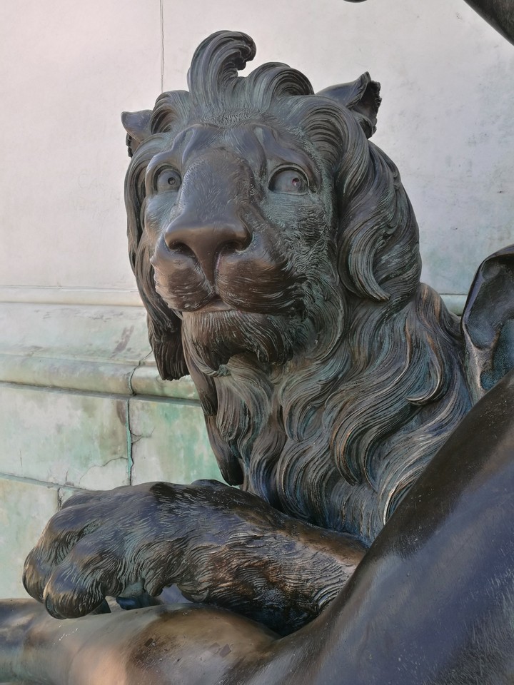 LION STATUE