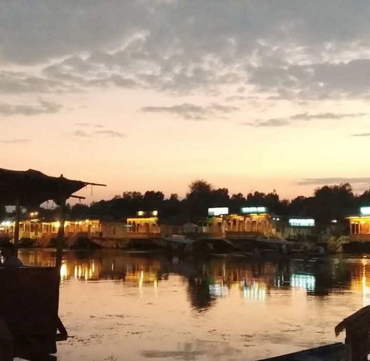 dal lake...night seen!!
