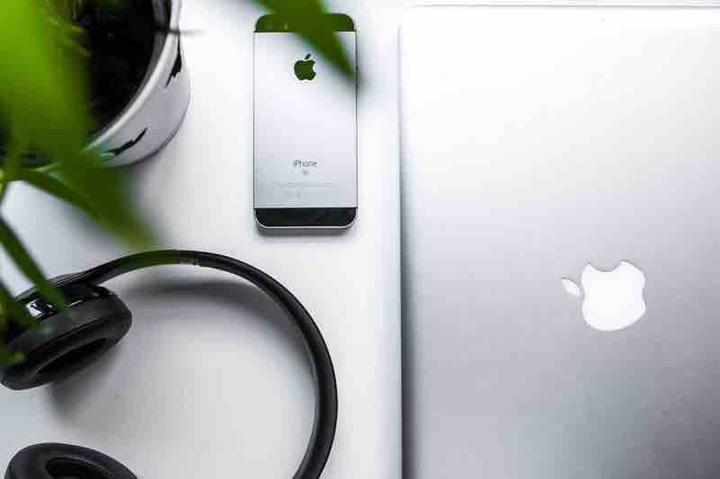 Iphone abd MacBook