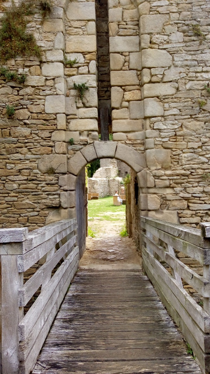 hobbit door?