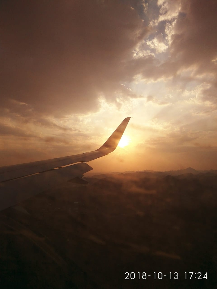 sunrise through the airplane