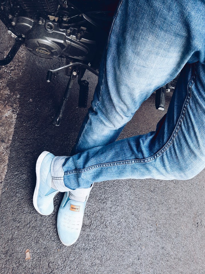 love to wearing jeans and shoes
