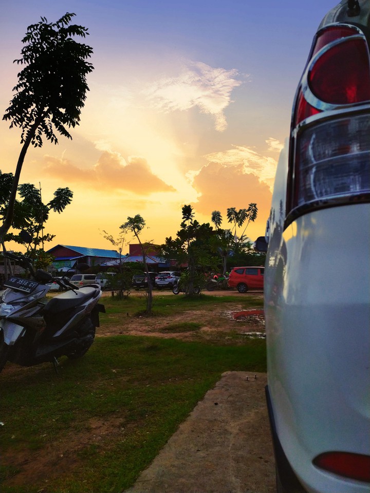 Yellow Sky "Amal Beach"