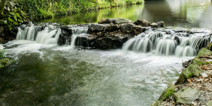 tiny waterfall 작은 폭포수