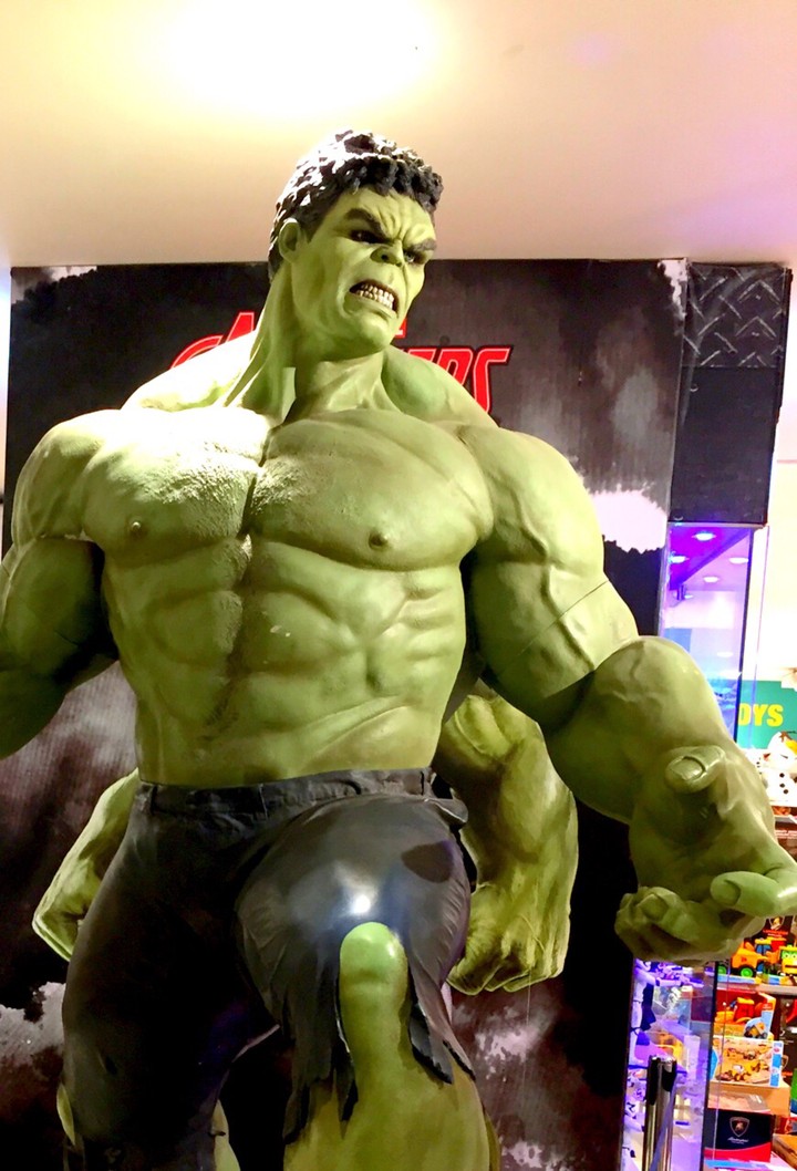 Hulk , Statue
