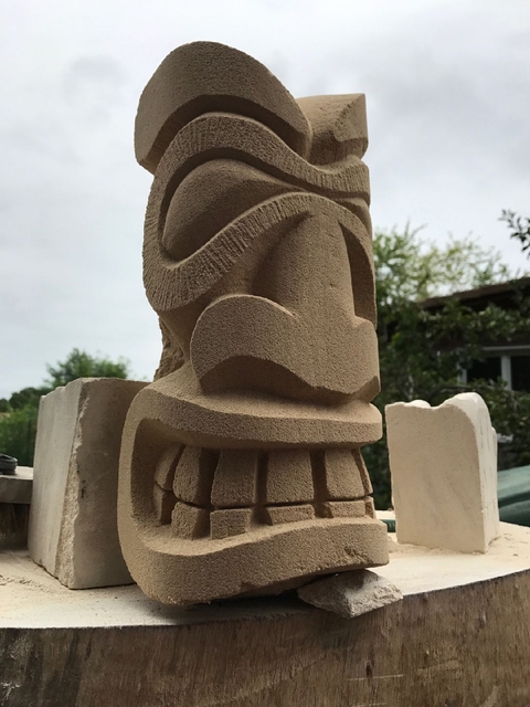 tiki en pierre