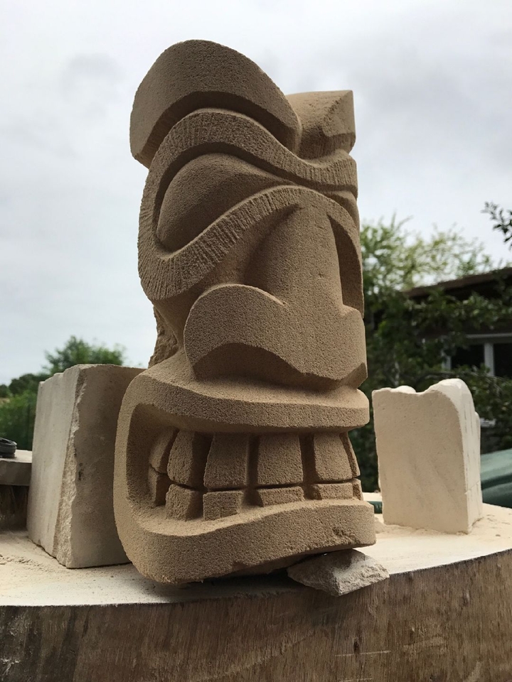 tiki en pierre