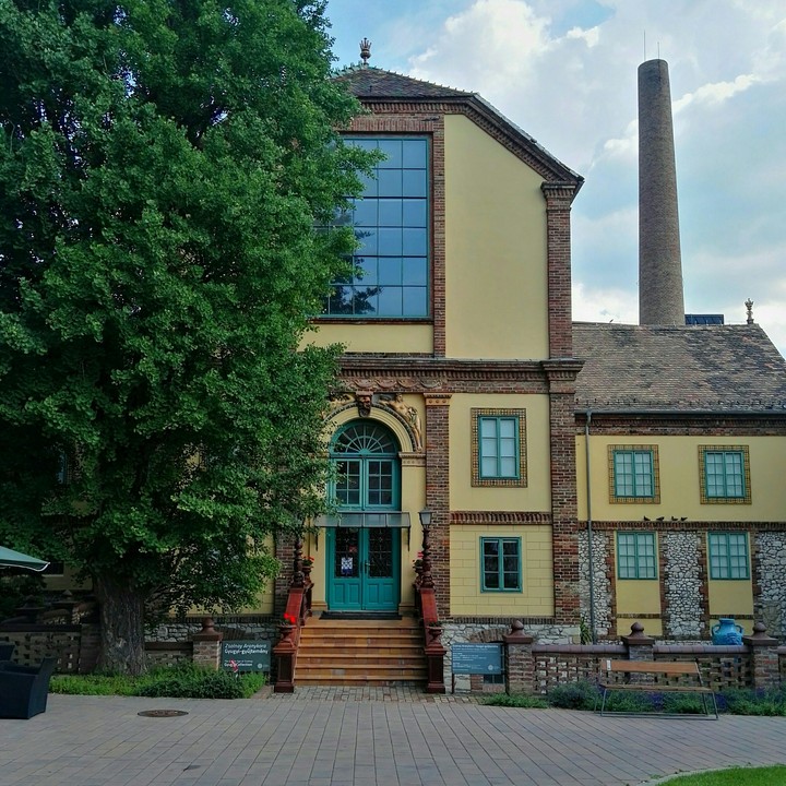 Zsolnay