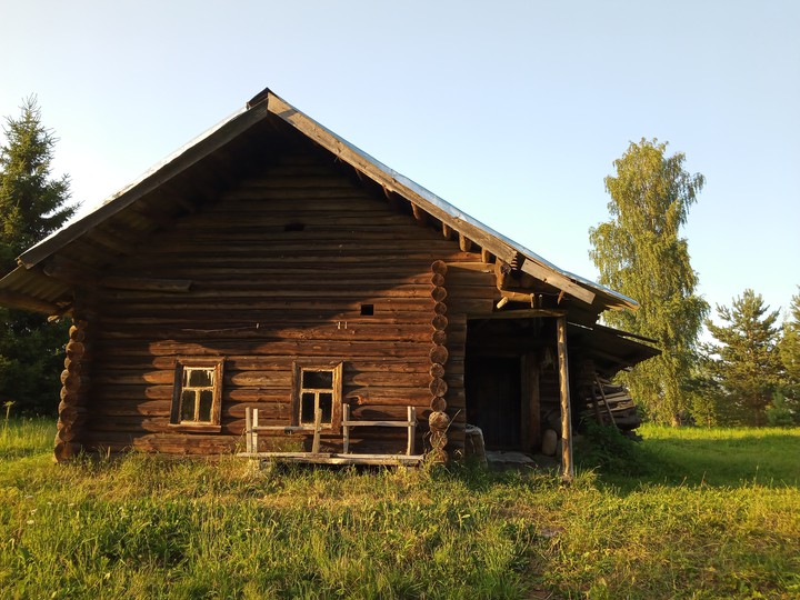 Hut in the countryside