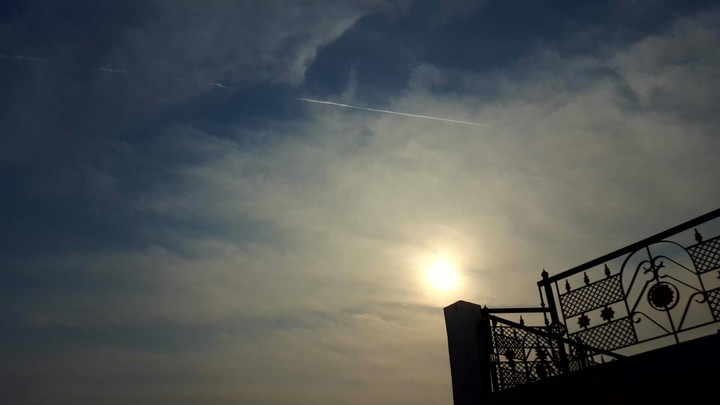 see that airplane s trail.