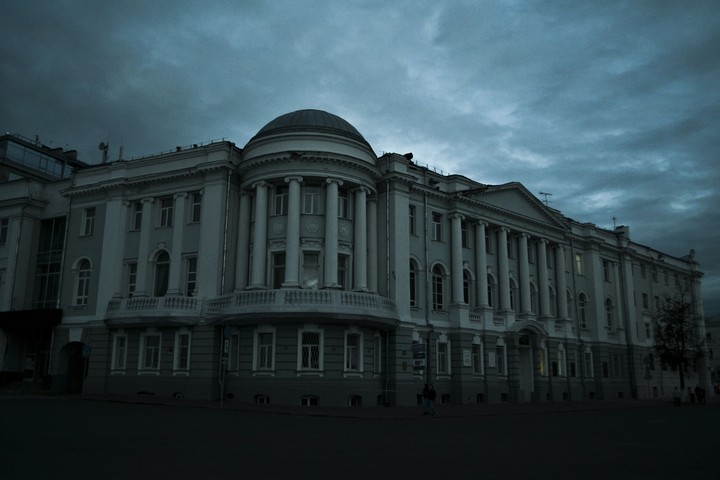 House with the ghosts